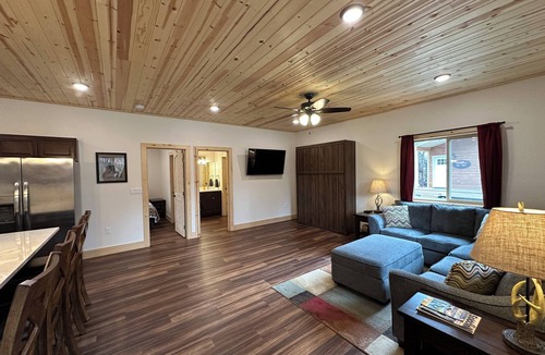Cooper Landing House | Silver Salmon Cabin - Modern Vacation Home at Eagle Landing Resort