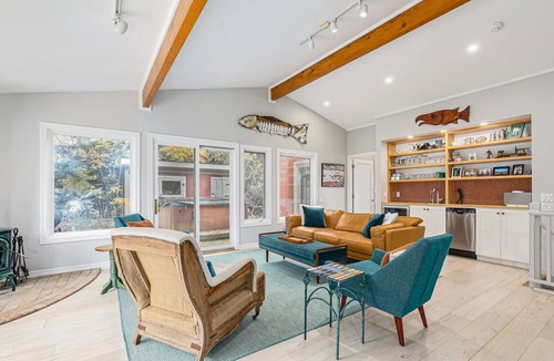The Blue Mountains Ski Chalet | Ski-in ski-out chalet at Osler Bluff Ski Club