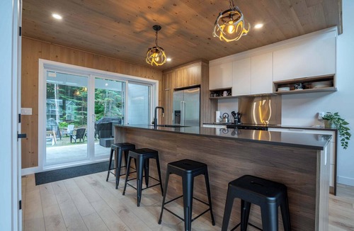 Saint Donat Ski Chalet | Ski In/Ski Out Spa, Babyfoot | Le Chouette Chalet
