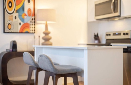 Quartier des Spectacles Apartment | Skyline Luxury Retreat | Free Parking