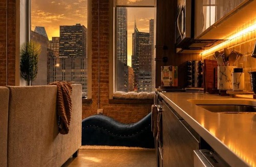 Downtown Dallas Apartment | Skyline Views - Valet Parking - Resort Amenities