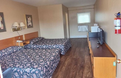 Gravenhurst Hotel | Skyways Motel Muskoka Gravenhurst ON 11