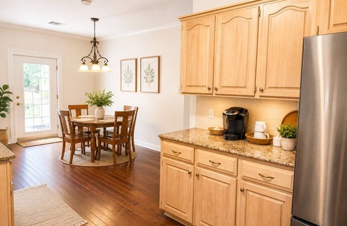 Fairbanks House | Sleeps 10 comfortably additional sleep space up to 4 temporary beds per request.