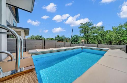Riverside House | Sleeps 42 2 Pools & Game Room 11BR near Downtown