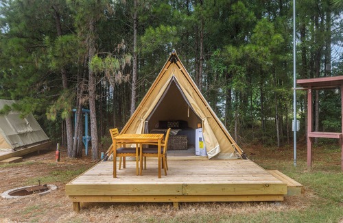 Onalaska RV Rental | Slip Into a Soft, Cozy A-Frame Stay by the Lake