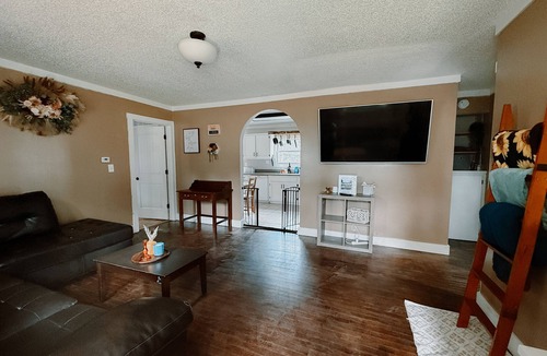 Spring Hill House | Small town stay surrounded by bigger cities.
