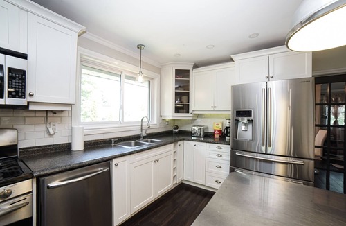 Alcona House | Smart stylish cottage house beside Lake Simcoe