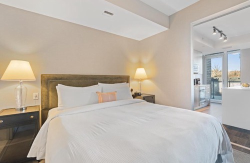 Centretown West Apartment | SOHO Residences Champagne