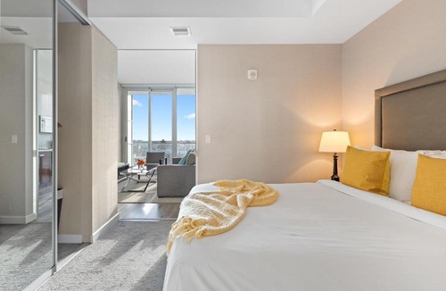 Centretown Apartment | SOHO Residences Lisgar