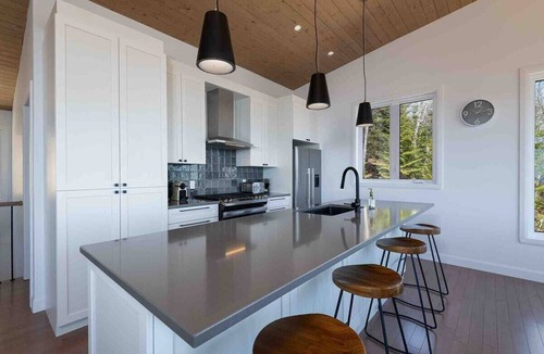 Les Eboulements Ski Chalet | Solstice 203: River Views, Terrace & Hot Tub