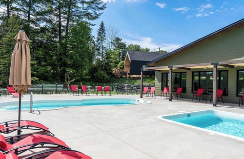 Saint-Basile Ski Chalet | Sommet Freya - Modern and Family-Friendly with Spa