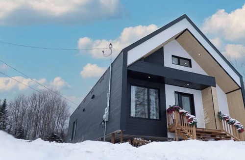 Saint-Basile Ski Chalet | Sommet Freya - Modern and Family-Friendly with Spa