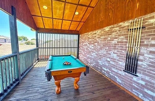 South Arlington House | Sophisticated 5BR 2,5BA Holiday Villa - Pool Sauna Hot Tub