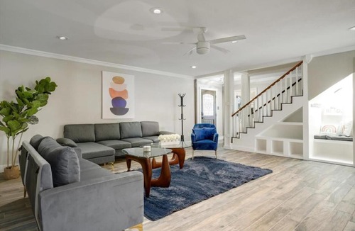 South Arlington House | Sophisticated 5BR 2,5BA Holiday Villa - Pool Sauna Hot Tub