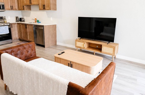 Doon South Condo | South Kitchener Retreat | 2BR 2BA · Steps to Grand River Trails · Free Parking