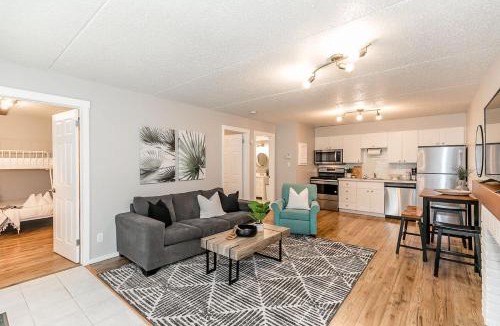 Collingwood House | South Wind - Modern Condo in Collingwood - Sleep 5