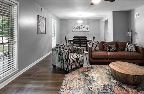Conway House | Southern Comfort. 3bd/2ba house in downtown Conway