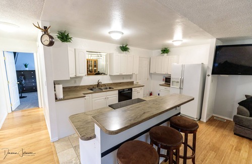 Old Seward - Oceanview House | Southside Serenity: Alaskan VRBO Hideaway with a Hot Tub!