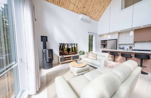 Shannon Ski Chalet | Spa and Pool Table | Chalet Ayoka