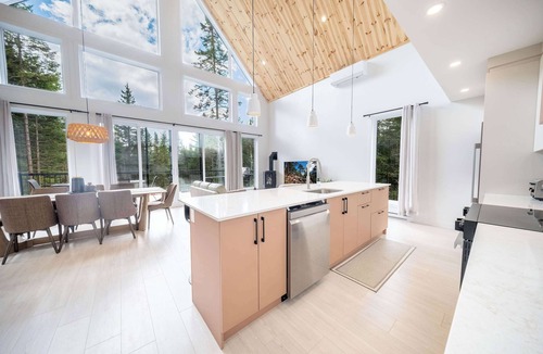 Shannon Ski Chalet | Spa and Pool Table | Chalet Ayoka