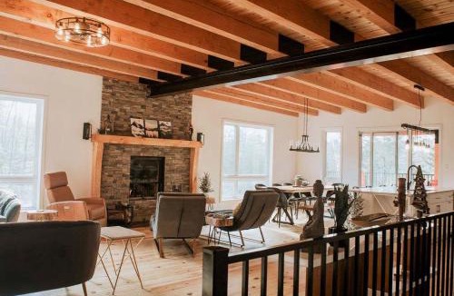 Val-des-Monts Ski Chalet | Spa Firepit & Nature - Chalet de la Colonie