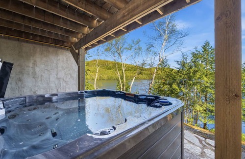 Amherst Ski Chalet | Spa, Lake, Pool Table | L'Écho du Huard