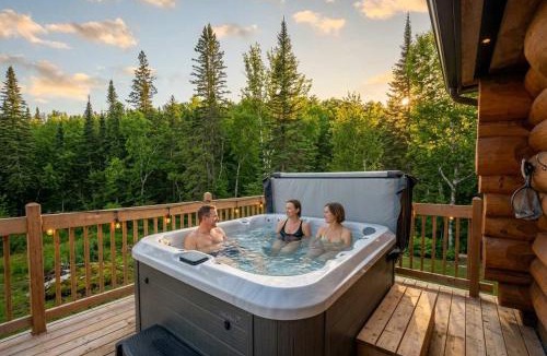 St-Adolphe-d'Howard Ski Chalet | Spa & Pool table - Le Massif