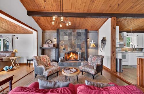 Amherst Ski Chalet | Spa & Waterfront - Chalet le Colibri