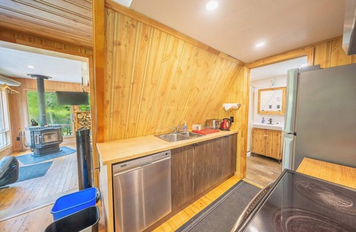 Portneuf Regional County Municipality Ski Chalet | Spa & Waterfront Relaxation - Le Chalet EDGAU