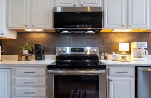 Central West End House | Space & Luxury in Central West End + Private Parking + Excellent Location!