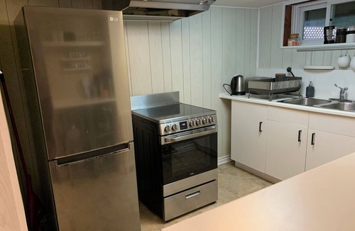 Oakridge Apartment | Spacious 1 Bedroom Suite on Subway Line!