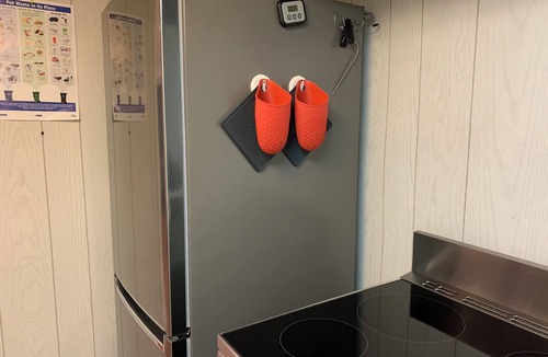 Oakridge Apartment | Spacious 1 Bedroom Suite on Subway Line!