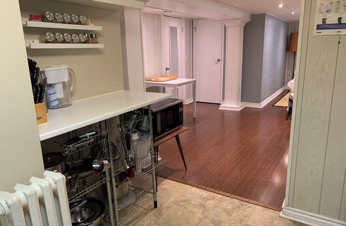Oakridge Apartment | Spacious 1 Bedroom Suite on Subway Line!
