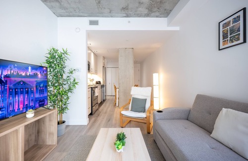 Cite Multimedia Apartment | Spacious 1BR Old Port | 2 Queen Beds + Sofa Bed | Ideal for Groups