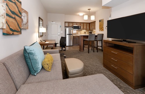 Central Oklahoma City Apartment | Spacious 1BR Suite w/Kitchen | Pool + Breakfast