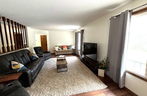 Crete House | Spacious 2-bedroom home, located on 2nd floor.
