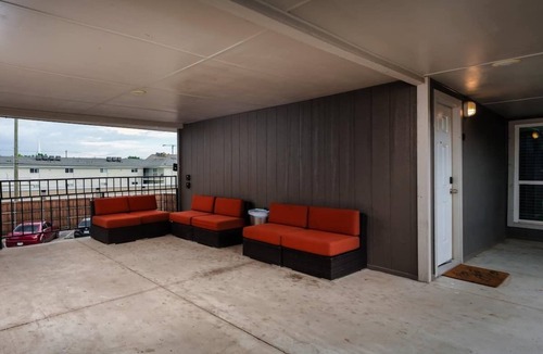 Old East Dallas Condo | Spacious 2BR/1BA - KPMG 0.6mi - All-Inclusive - Dallas Medical District
