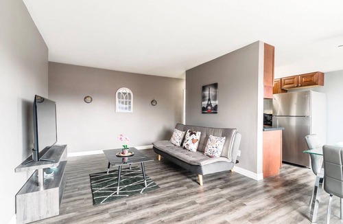 Rosedale Apartment | Spacious 2BR King Bed Apt, near DT Hamilton!