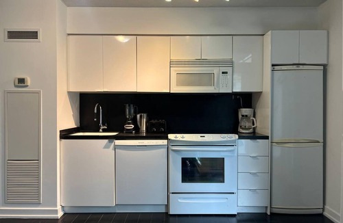 Bathurst Quay Hotel | Spacious 2BR Toronto Stay with Extra Bed and Sofa Bed. Room for everyone!