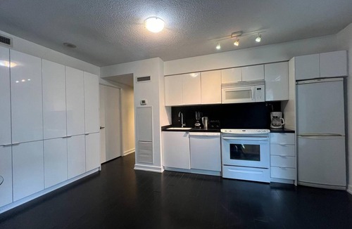 Bathurst Quay Hotel | Spacious 2BR Toronto Stay with Extra Bed and Sofa Bed. Room for everyone!