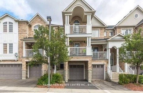 Cooksville House | Spacious 3 Bed, 3 Bath, Close to Square One, Parking, Work Desk