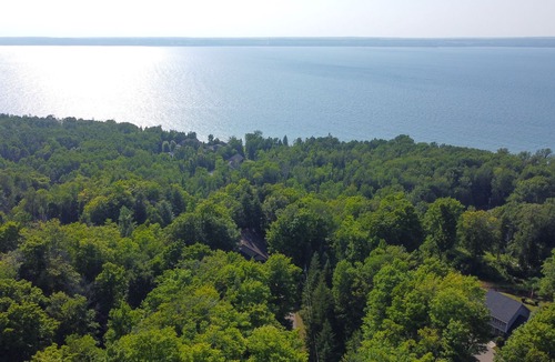 Owen Sound Cottage | Spacious 3 bed 4 bath private cottage with amazing lake view sleeps 6