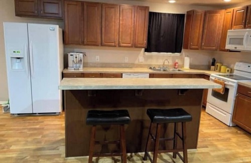 Kilgore House | Spacious 3 bedroom barndominium at the Speedway