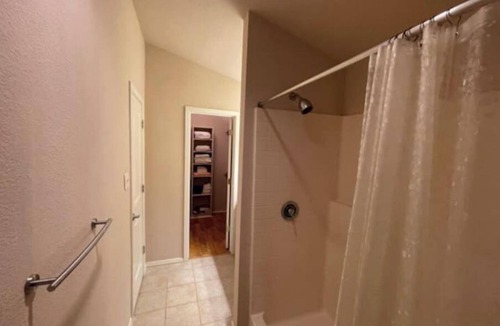Kilgore House | Spacious 3 bedroom barndominium at the Speedway