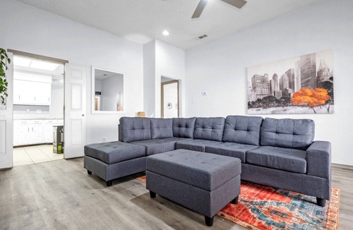 Buckner Terrace - Everglade Park House | Spacious 3 bedroom home