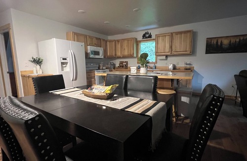 Bear Creek Apartment | Spacious 3‑BR Apartment in Seward - Harbor & Glacier Access