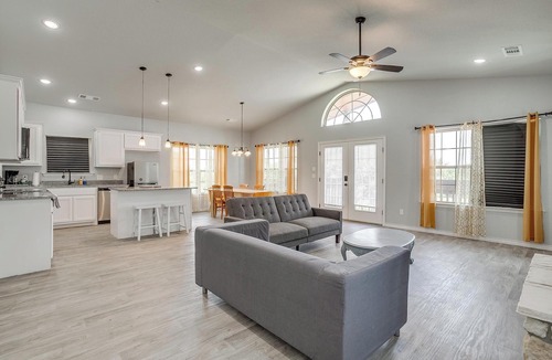 Dennis House | Spacious 3BR, 2BA – Cozy Stay for Job Travelers