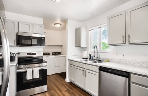 Sheridan Apartment | Spacious 3BR Apt w/Deck · 15 Min to Red Rocks