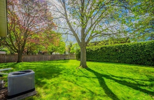 Waterloo House | Spacious 3BR Home|University of Waterloo& Laurier|Parking,Fast WiFi,Private Yard