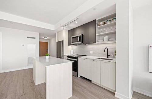 Harwood Apartment | Spacious 3BR Loft with Balcony and Free Parking